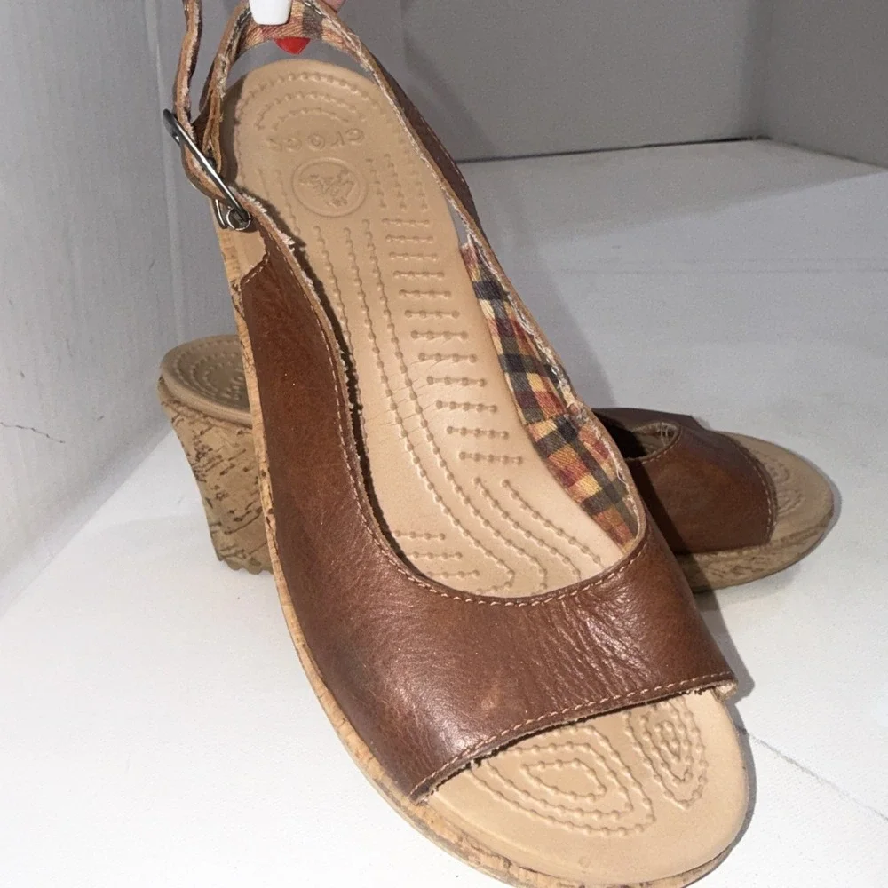 Crocs A Leigh Sandals Tan Brown Leather Cork Platform Wedge Shoes Women's Size 6